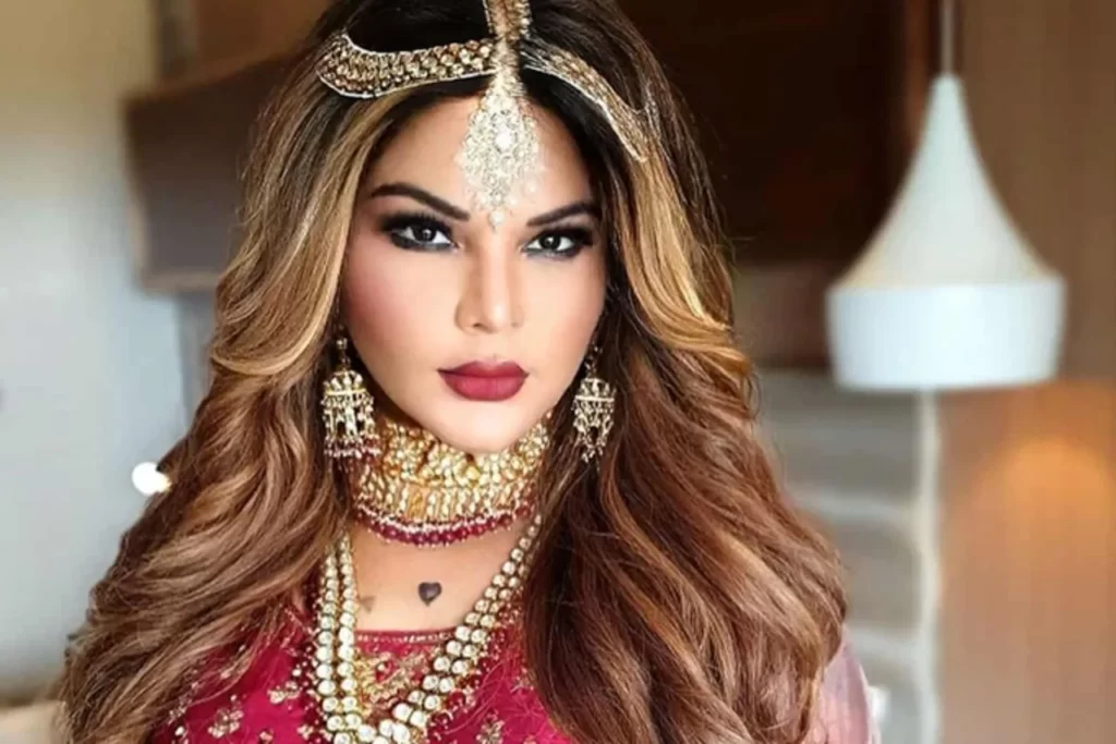 rakhi sawant: राखी सावंत की बढ़ेगी मुश्किलें!
बता दें आदिल खान ने मीडिया से बातचीत के दौरान यह तो साफ नहीं किया कि वह राखी सावंत की
पोल खोलने के लिए क्या सबूत पेश करने वाले हैं, लेकिन उनकी बातों से यह साफ जाहिर हो रहा है कि
इसके बाद राखी सावंत की मुश्किलें जरूर बढ़ने वाली हैं।