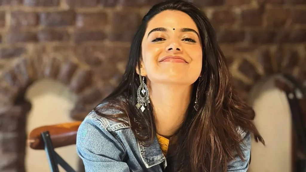 Meenakshi Chaudhary intro